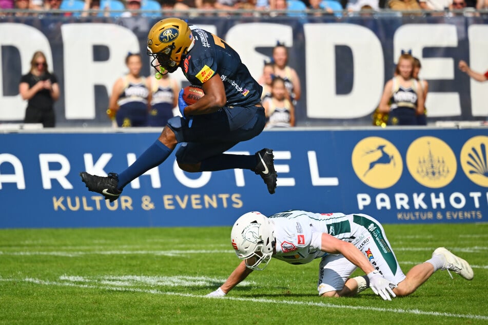 Macht Tyler Hudson (25, l.) noch vor dem Saisonstart wieder den Absprung?