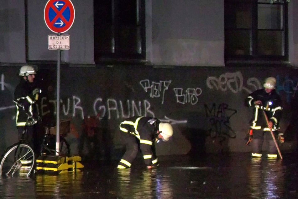 Hamburg: Dauerregen in Hamburg: Feuerwehr muss etliche Male ausrücken
