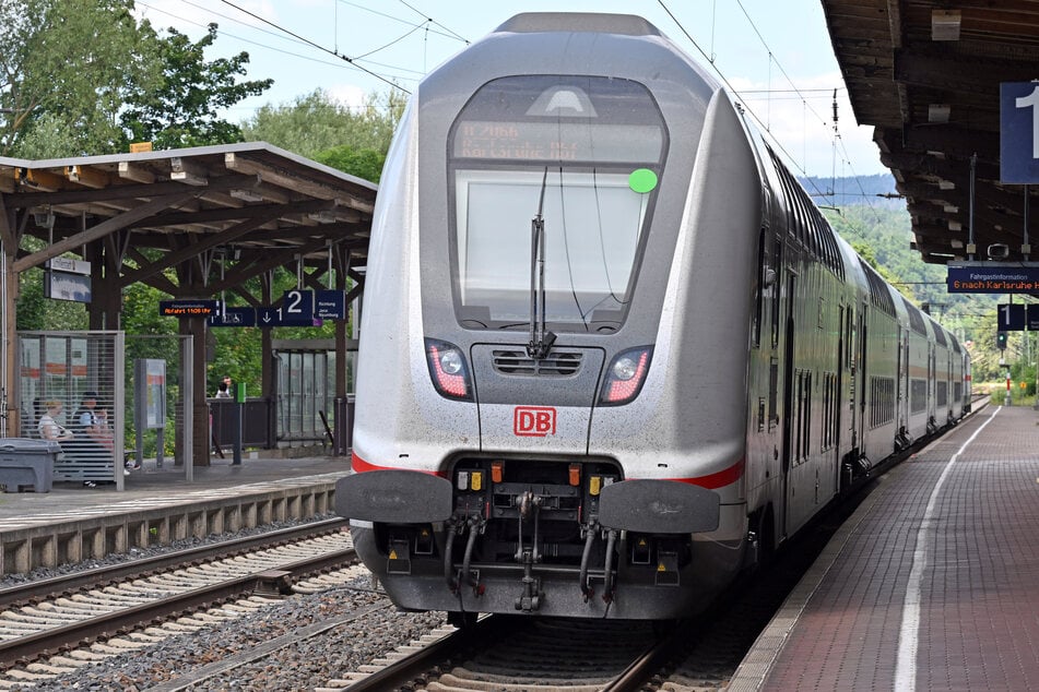 Die Deutsche Bahn will das Angebot auf der Intercity-Linie 61 deutlich ausdünnen.