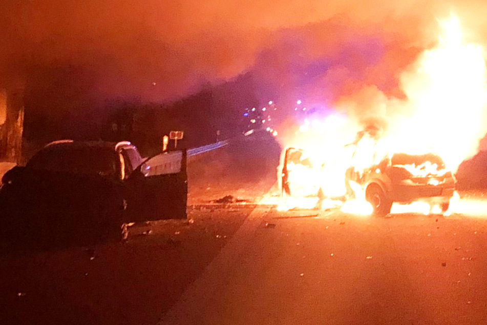 Der Opel des Falschfahrers brannte nach dem Unfall völlig aus.