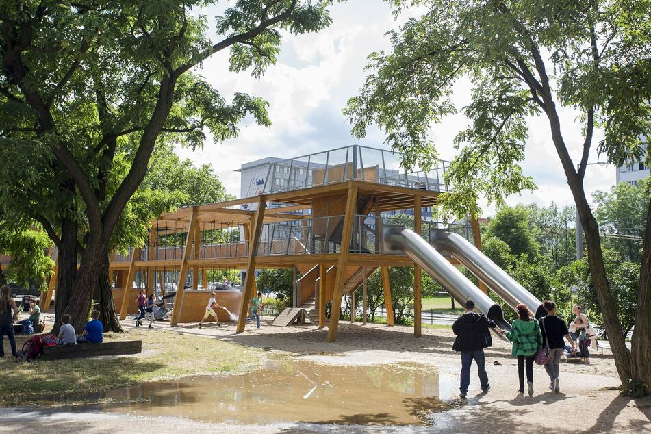 Der kleine Notfall ereignete sich auf dem Spielplatz an der Wallstraße in der Altstadt. (Archivbild)