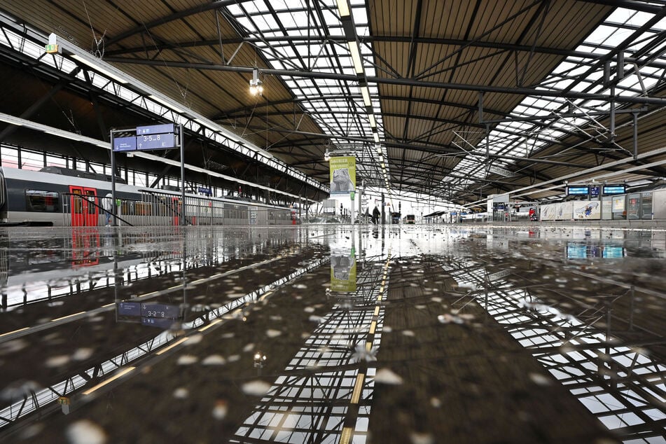 Wegen eines Stellwerksausfalles könnten Züge des Fernverkehrs den Erfurter Hauptbahnhof vorübergehend nicht anfahren. (Symbolbild)