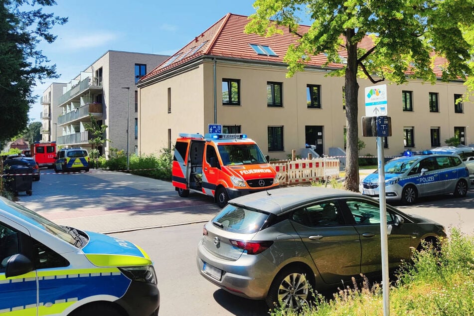 Der Tatort in der Sven-Hedin-Straße ist weiträumig abgesperrt worden.