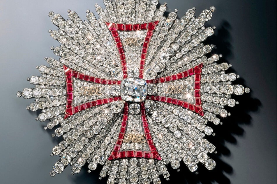 Der Bruststern des Polnischen Weißen Adler-Ordens sollte für 40.000 Euro wiederbeschafft werden.