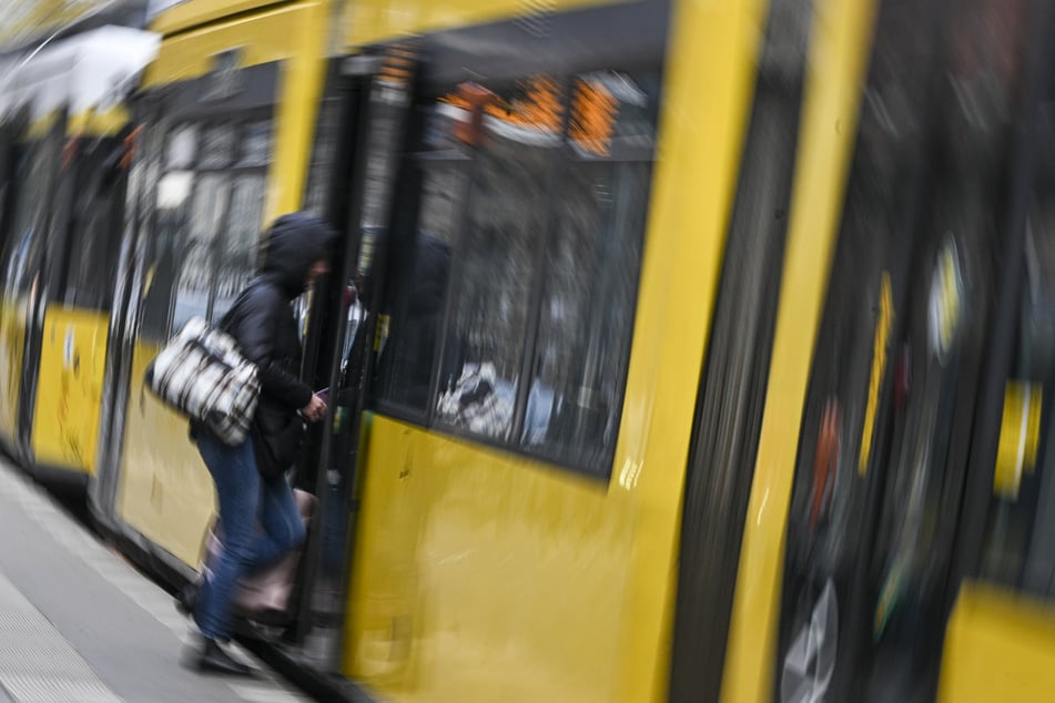 Zu dem sexuellen Übergriff kam es in einer Berliner Tram. (Symbolfoto)