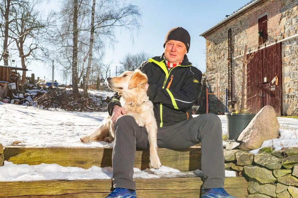 Tolle Idee: Anwohner Andreas Waschkowski (55) will in seinem Garten einen Backofen für alle Bürger des Dorfes errichten.