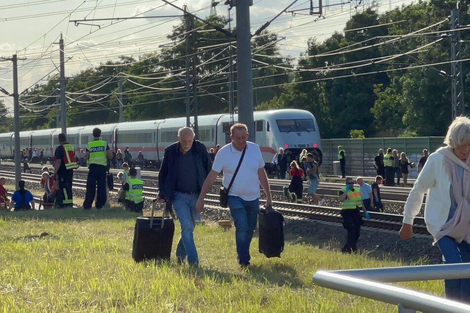 Weiter als bis nach Wustermark in Brandenburg kam dieser Intercity nicht: Für die gestrandeten Fahrgäste ging es dann zurück nach Berlin.