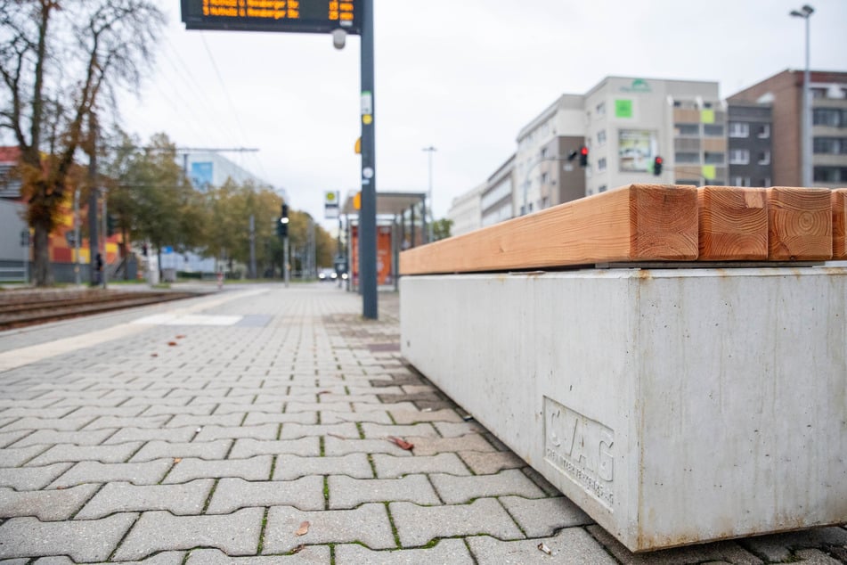 100 neue Sitzbänke werden an den Haltestellen in Chemnitz aufgebaut.