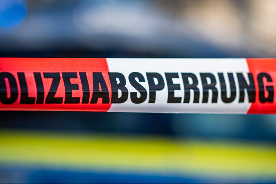 Tödlicher Crash: 56-Jähriger stirbt nach Überschlag am Unfallort