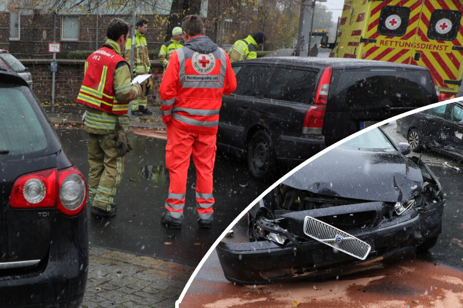 Unfall in Dresden-Cotta: Autos rasen ineinander, mähen Stromkasten um