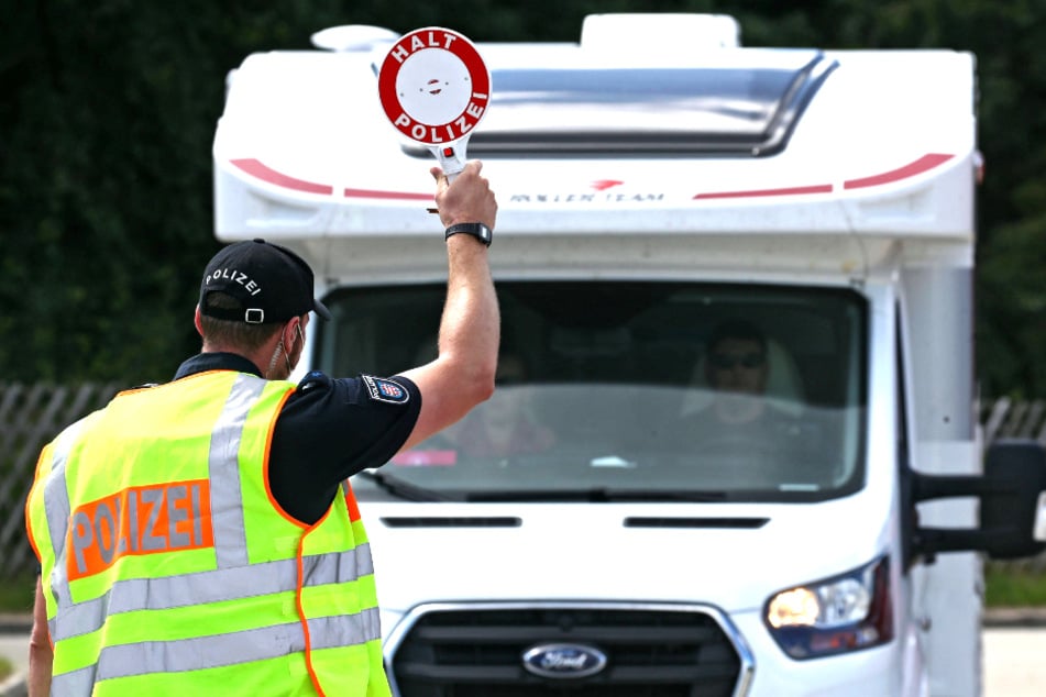 Die Polizei stoppte das Wohnmobil des Holländers (55) an der Autobahn bei Nossen. (Symbolbild)