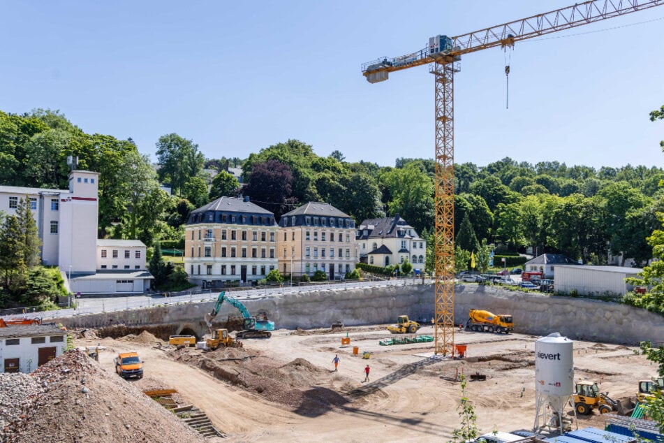 Die Baustelle für den neuen Edeka-Markt liegt nun vorerst still.