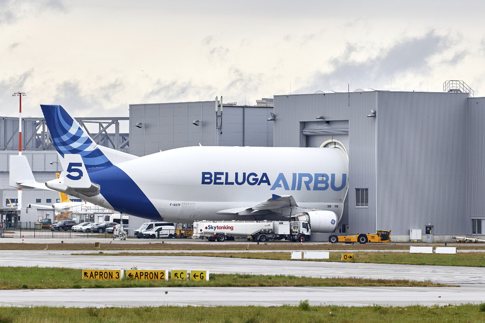 Die Arbeiter im Airbus-Werk Hamburg-Finkenwerder haben Angst um ihre Jobs. (Archivbild)