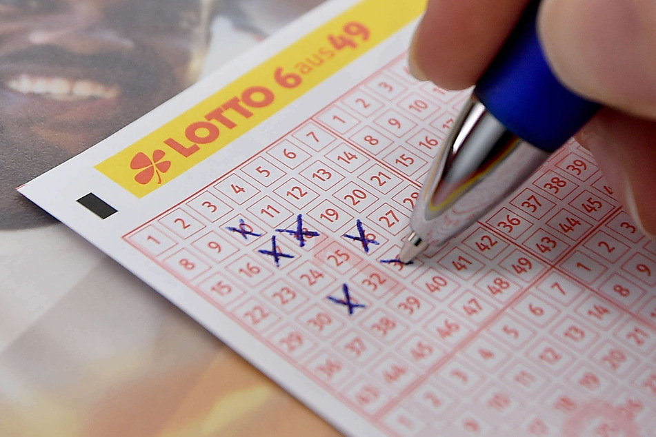 Wer ist der mysteriöse Millionen-Gewinner? Lotto-Spieler sollten jetzt ihre Scheine kontrollieren!