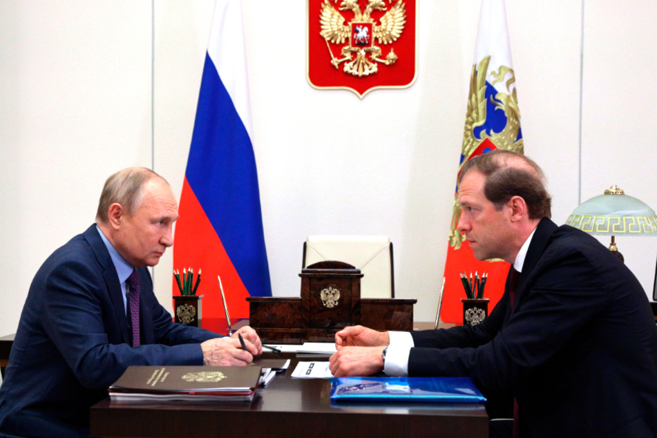 Wladimir Putin (69, l.) hat Denis Manturow (53) zum Vizeregierungschef befördert.