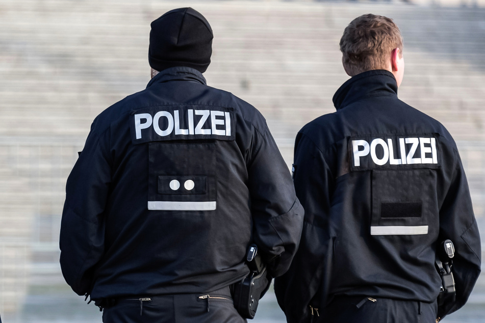 Gar keine echten Polizisten? In Heidenau gaben sich zwei unbekannte Jugendliche als Polizeibeamte aus! (Symbolbild)