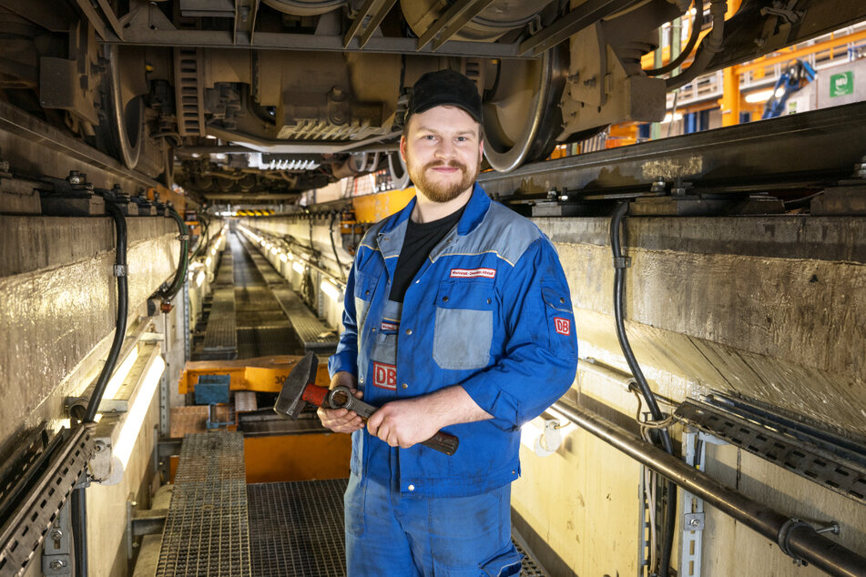 Timm arbeitet in der Werkstatt in Dresden.