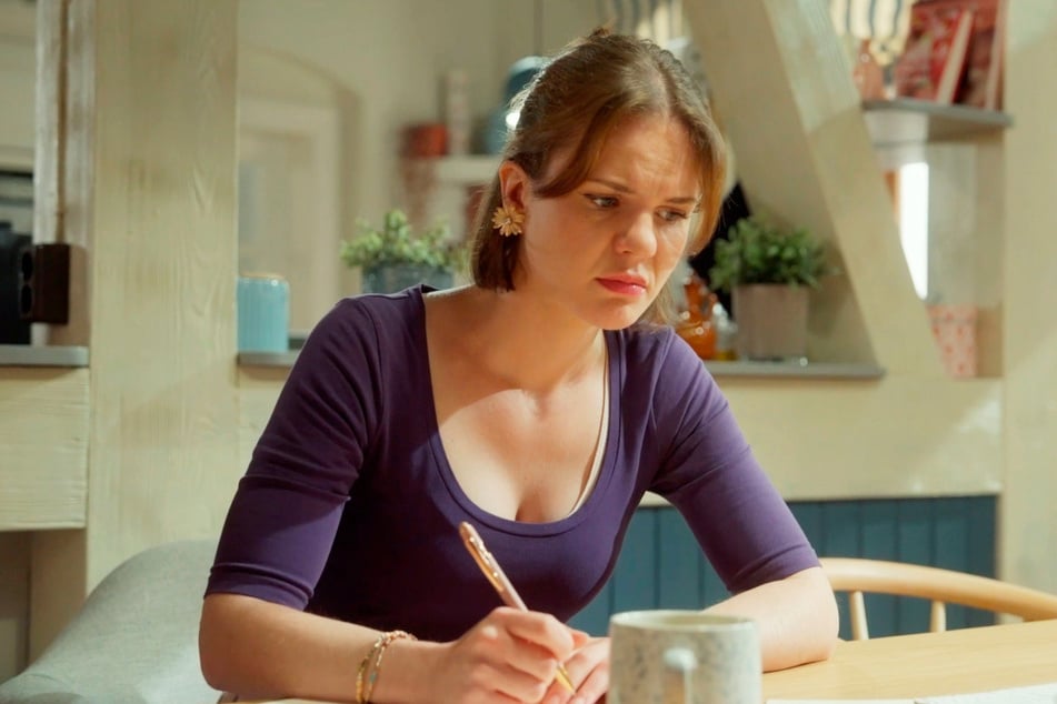 Unterdessen kämpft Jess (Juana Nagel, 29) verzweifelt gegen ihre wachsenden Muttergefühle an.