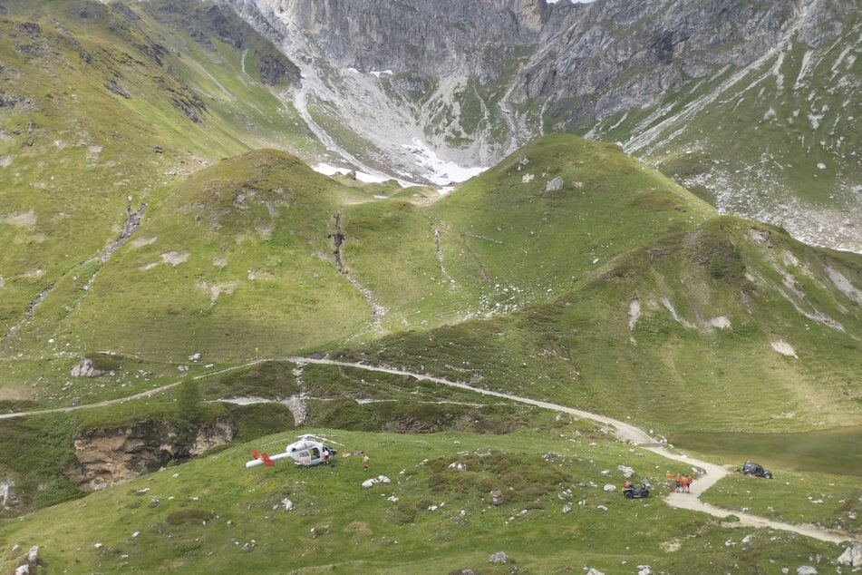 Die beiden 19-jährigen Wanderinnen konnten nach dem Steinschlag ihren Aufstieg nicht mehr fortsetzen und alarmierten die Einsatzkräfte.