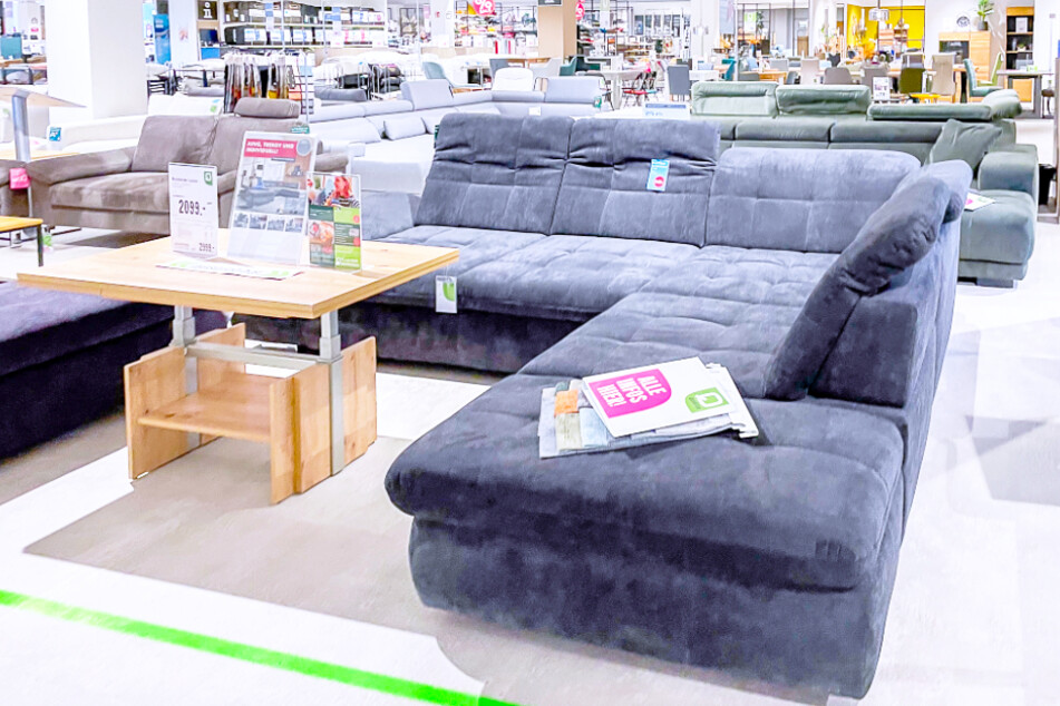 Bei porta Görlitz gibt's am Freitag (1.3.) hohe Rabatte, u.a. auf Ecksofas, Couchtische und mehr.