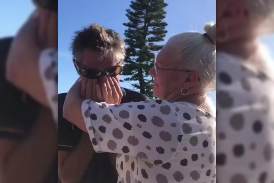 Dylan Simpson brach vor Freude in Tränen aus, als er das Auto sah.