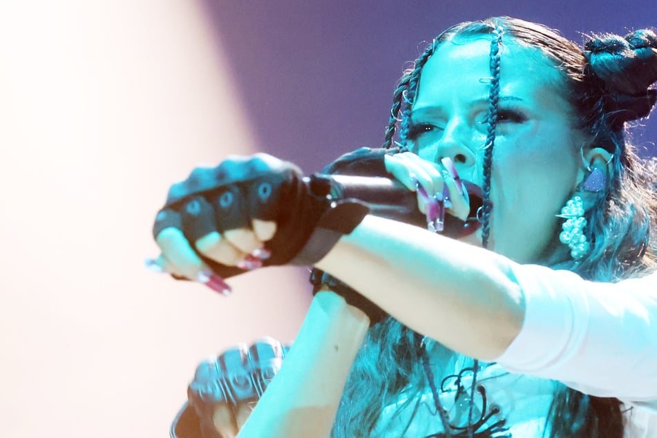 Nina Chuba muss Podcast verschieben: "Feste Überzeugung, dass ich todkrank bin"