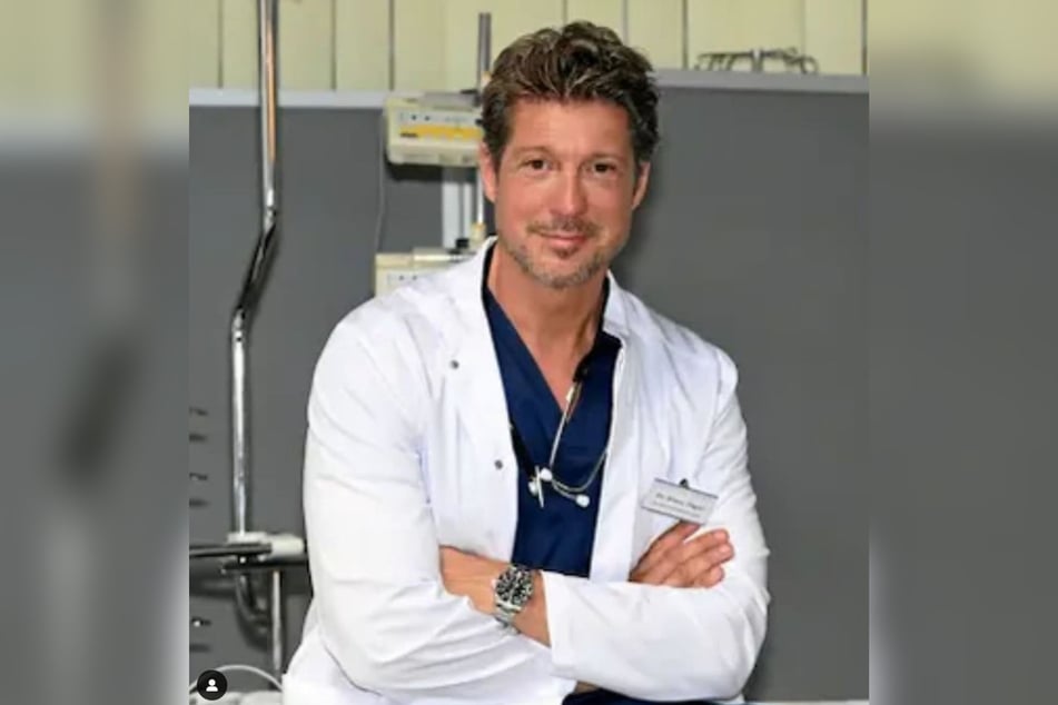 Als Dr. Klaas Jäger ist Schauspieler Sebastian Deyle (45) ab November in der ARD-Telenovela "Rote Rosen" zu sehen.