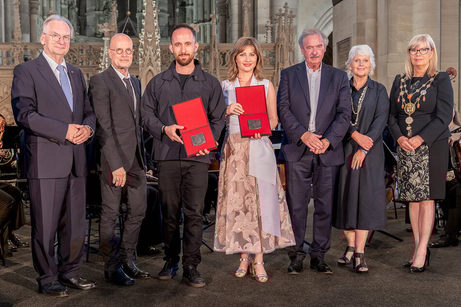 Der Kaiser-Otto-Preis wurde am Mittwoch an die Künstler Igor Levit (38, 3. v. r.) und Lisa Batiashvili (46, m.) verliehen.