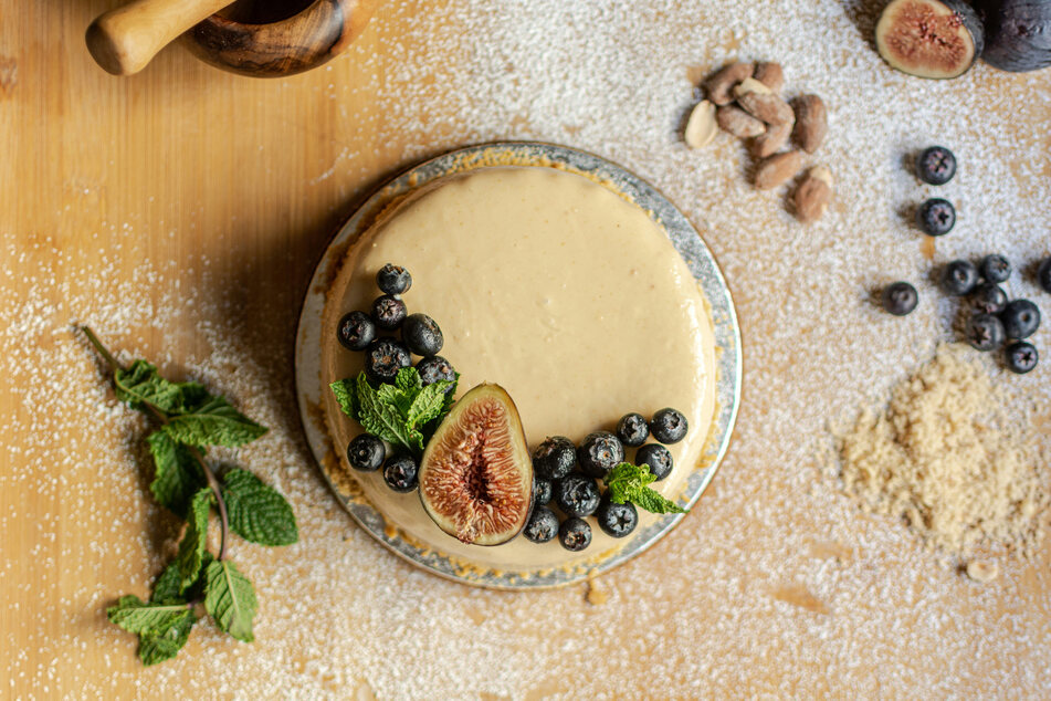 Few desserts have the potential to be as beautiful as the humble cheesecake.