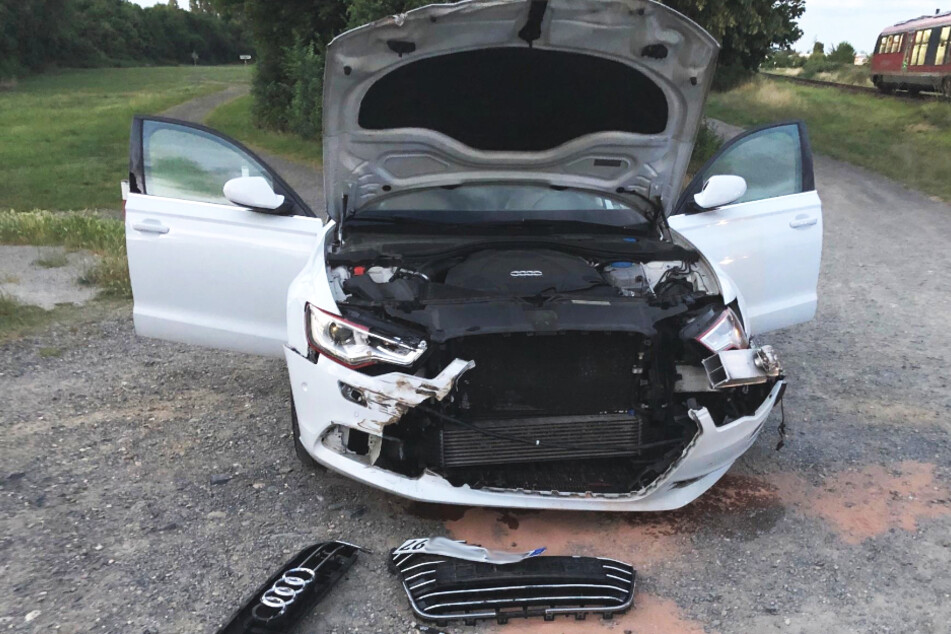An dem Auto entstand laut Polizei Totalschaden.
