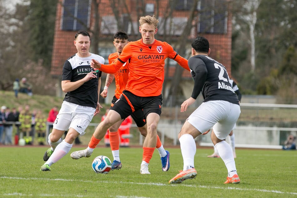 Der 28-Jährige (l.) erwartet mit seiner Frau ein Kind.