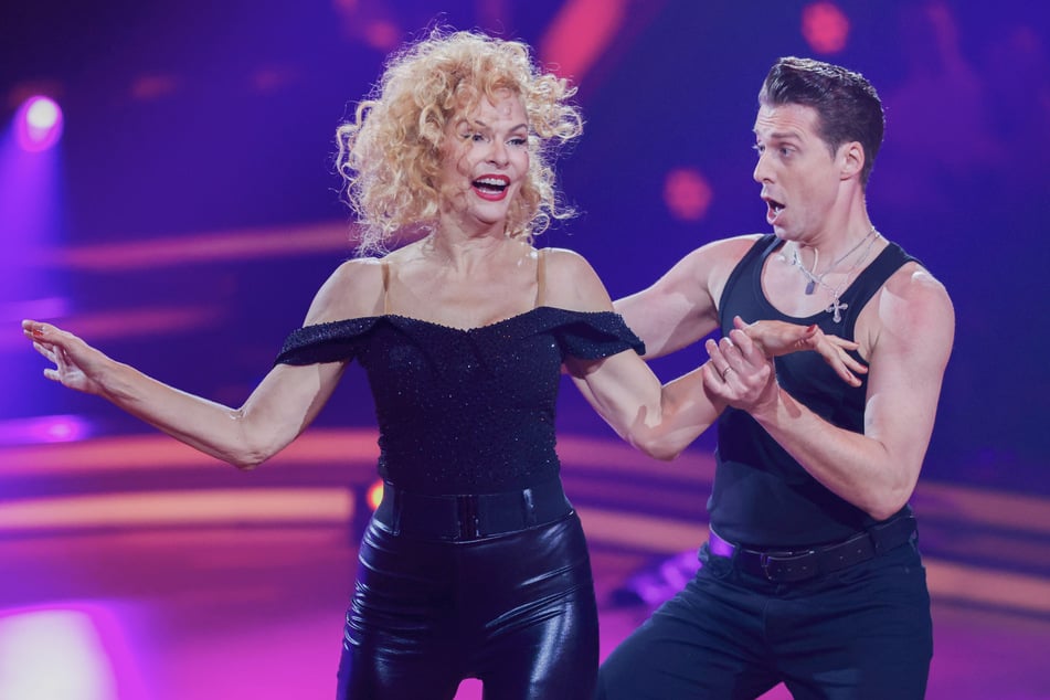 Ausgetanzt! Moderatorin Sonya Kraus (52) ist raus. Daran konnte auch Tanzpartner Valentin Lusin nichts mehr ändern.