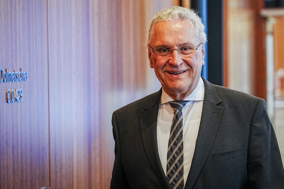 Joachim Herrmann (66, CSU) ist der Innenminister von Bayern.