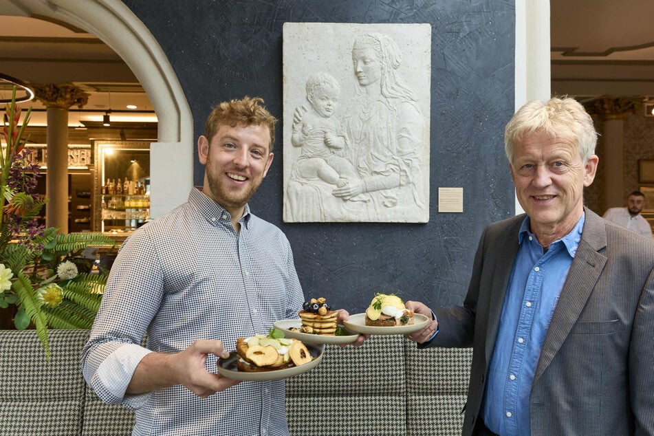 Clemens Eisold (38) präsentiert seine neuen Frühstücksvarianten - Professor Ulrich Eißner sein eigenes Relief.