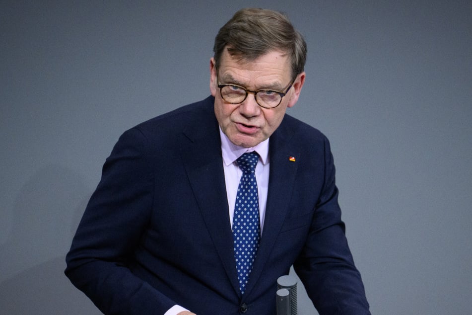 Deutschlands Außenminister Wadephul kritisiert die ungarische Blockadehaltung zu EU-Sanktionen gegen Russland.