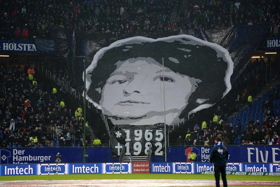 Werder-Fans gedenken dem im Oktober 1982 verstorbenen Adrian Maleika.