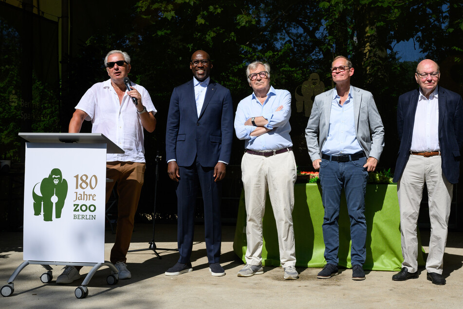 Hoher Besuch im Zoo (v.l.n.r.): Klaus Wowereit (70, SPD), Joe Chialo (54, CDU), Eberhard Diepgen (82, CDU), Michael Müller (59, SPD) und Walter Momper (79, SPD).