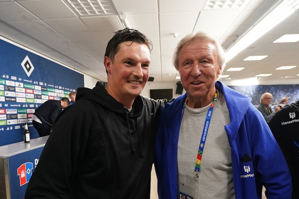 Hamburgs Fußball-Legende Horst Hrubesch (r.) wird heute 75 - und darf sich auf ein besonderes Ständchen von HSV-Coach Merlin Polzin (35) freuen.