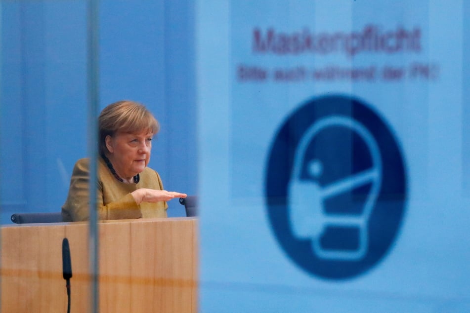 Die Bundeskanzlerin hielt am heutigen Donnerstag eine Pressekonferenz, auch da galt natürlich Maskenpflicht.