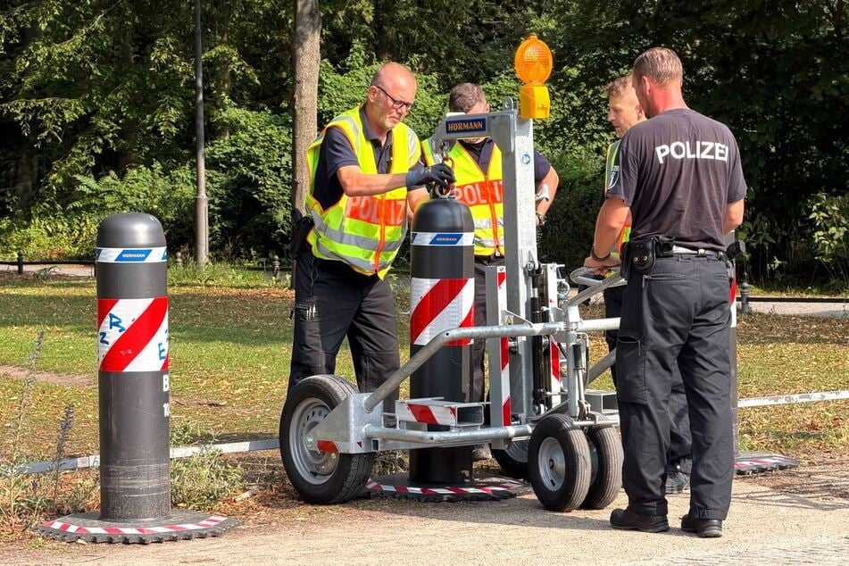 Berlin: Nach CSD-Attentat: Polizei stellt Poller nahe Anschlagsort auf