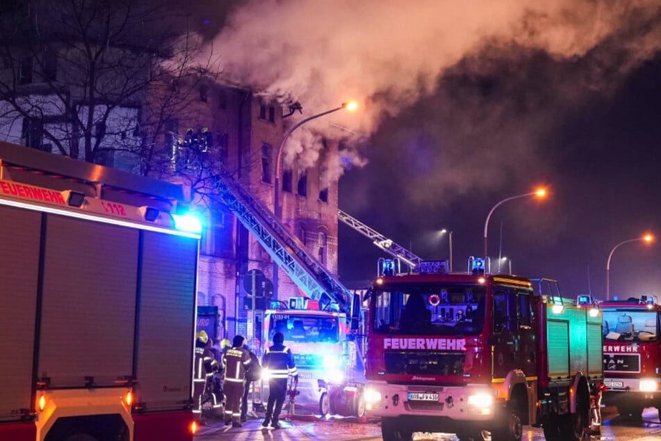 Die Feuerwehr ist mit rund 50 Einsatzkräften vor Ort gewesen.