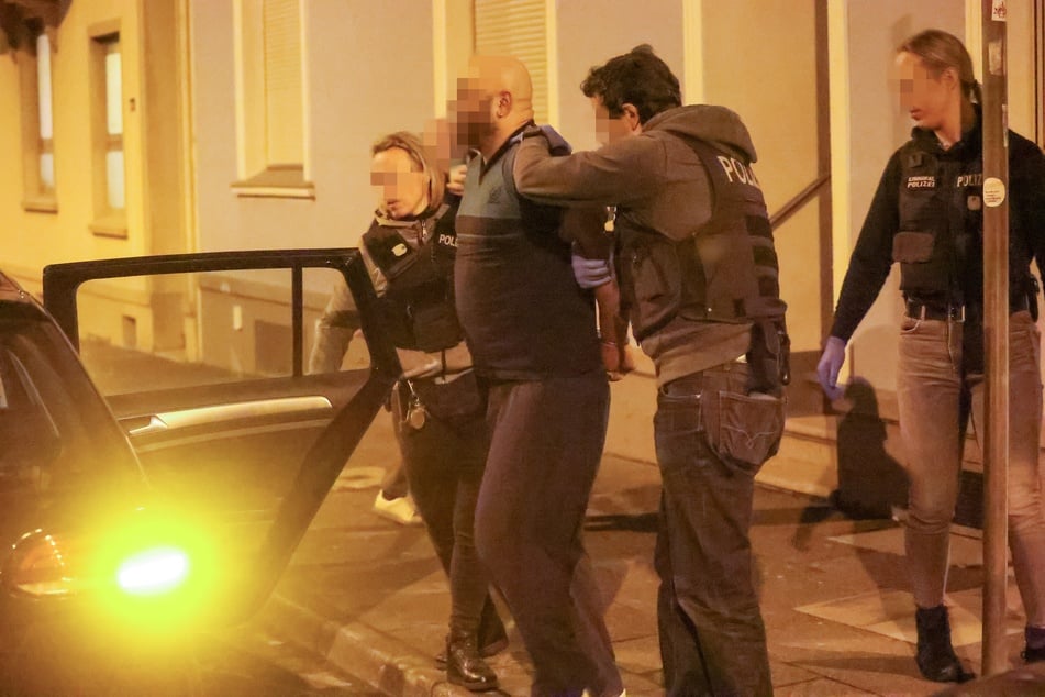 Die Polizei nahm mehrere Menschen im Zusammenhang mit der organisierten Kriminalität fest.