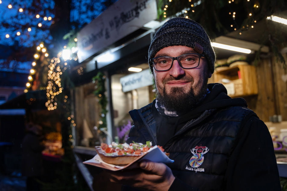 Leckeres Knoblauchbrot und heiße Getränke gibt es auf dem Schwarzenberger Weihnachtsmarkt bei Marcel Fischer auf dem Unteren Markt und am Unteren Tor.