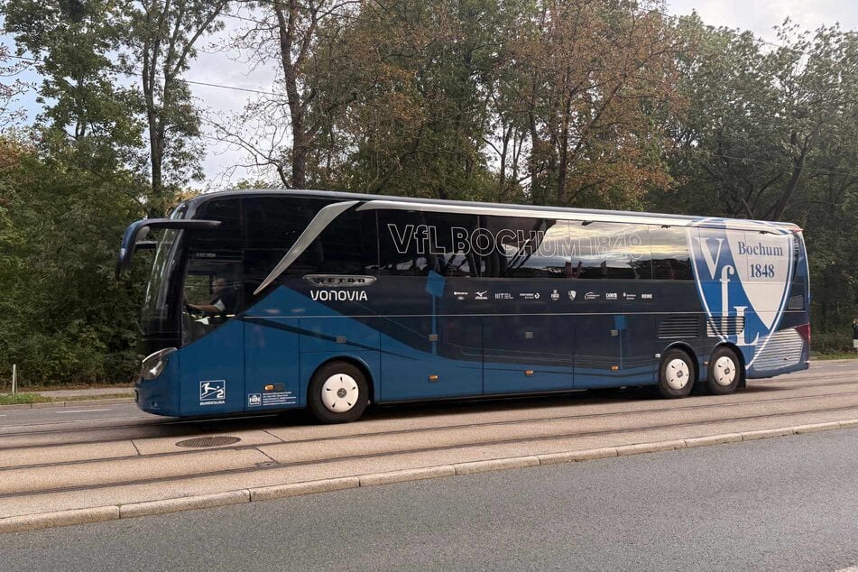 Zuerst kam der Bus des VfL Bochum an ...