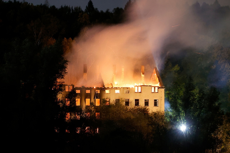 Der Grund für die verheerenden Flammen, die Mitte Oktober das Gebäude zerstörten, ist noch immer nicht geklärt.