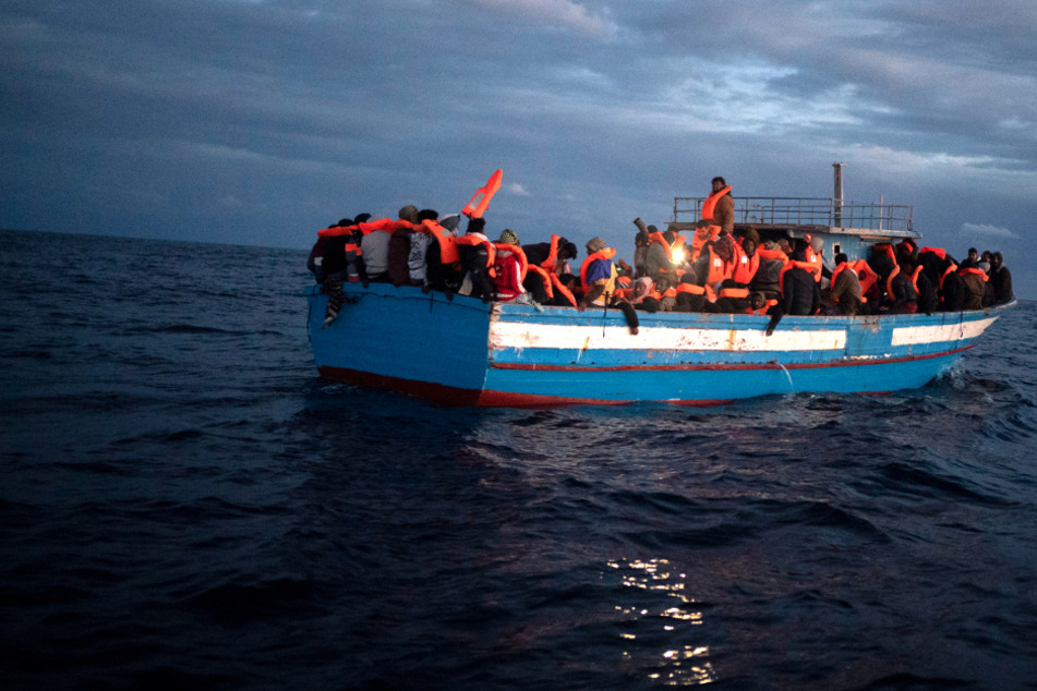 Bootsmigranten gerettet: Open Arms nimmt fast 170 Menschen an Bord