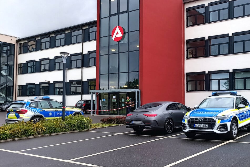 Im Gebäude der Agentur für Arbeit und des Jobcenters soll am Freitagvormittag ein Mitarbeiter von einem Unbekannten angegriffen worden sein – eine Lüge, wie kurz darauf klar wurde.