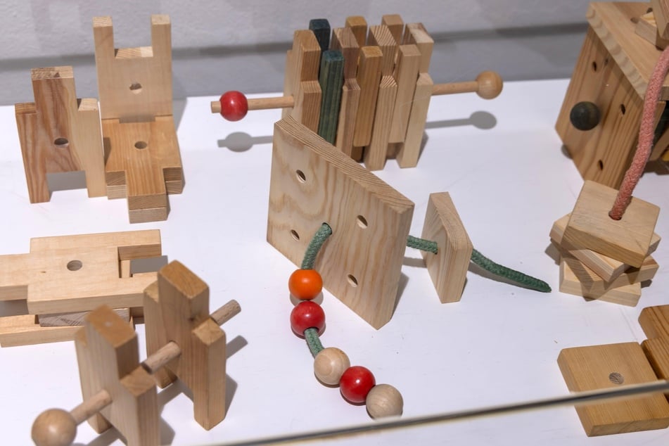 Neben den Rupfentieren gibt's auch Holzspielzeug zu bestaunen.