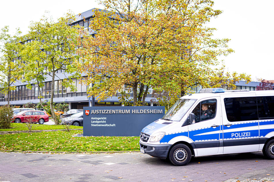 In Hildesheim hat am Freitag der Prozess gegen einen 37-jährigen Mann begonnen.