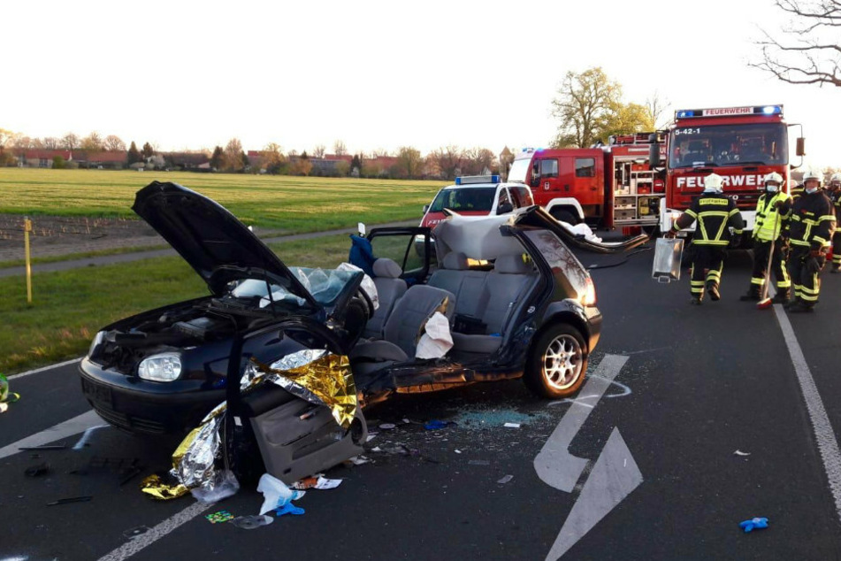 Schwer Verletzter nach heftigem Frontal-Crash